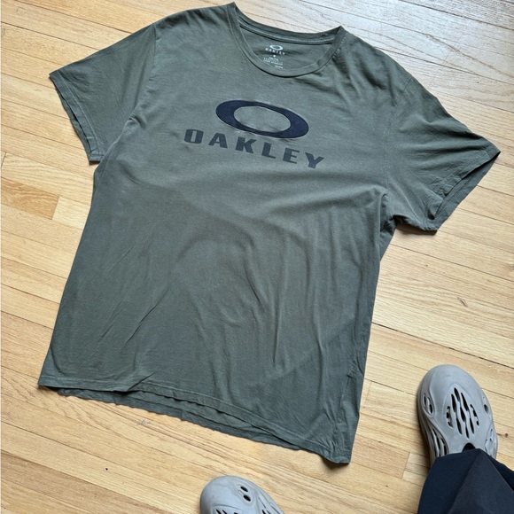 Vintage Oakley T Shirt y2k
Rare Model Big Boy Size - Picture 3 of 6